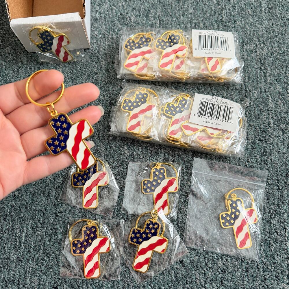 Wholesale Lot of 31 United States USA Flag Cross Key Chain Gold Red White Blue - Picture 2 of 5